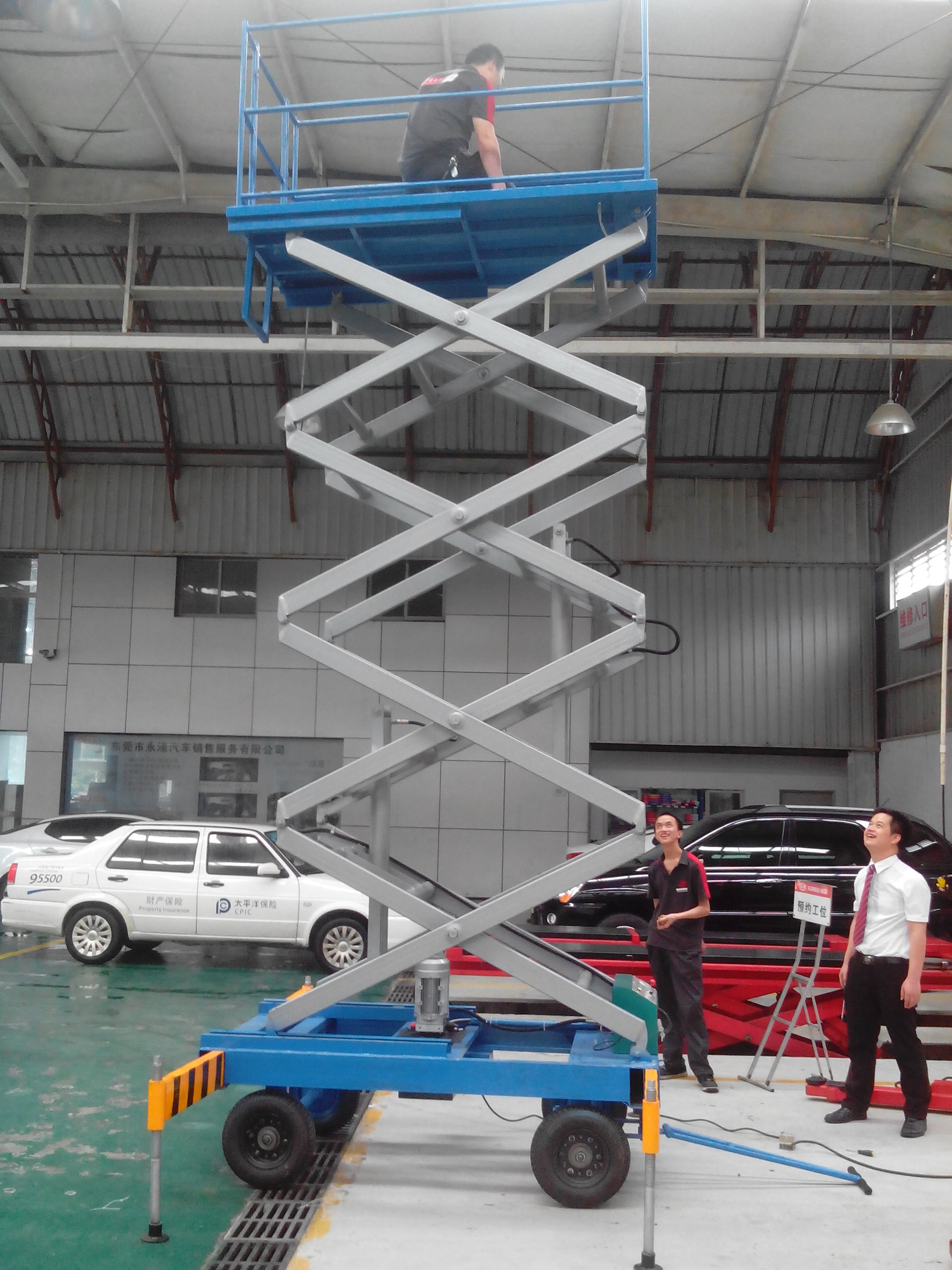 操作方法:岑溪老铁注意！移动升降货梯这样操作才安全，保命操作赶紧学