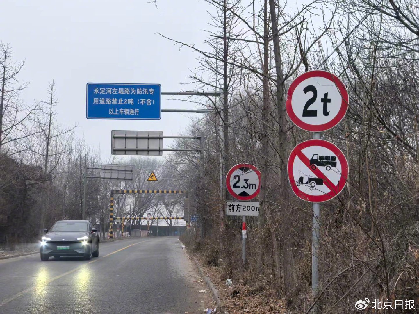 左堤路违法行驶问题_道路自动升降限高杆_永定河左堤路交通监控设施